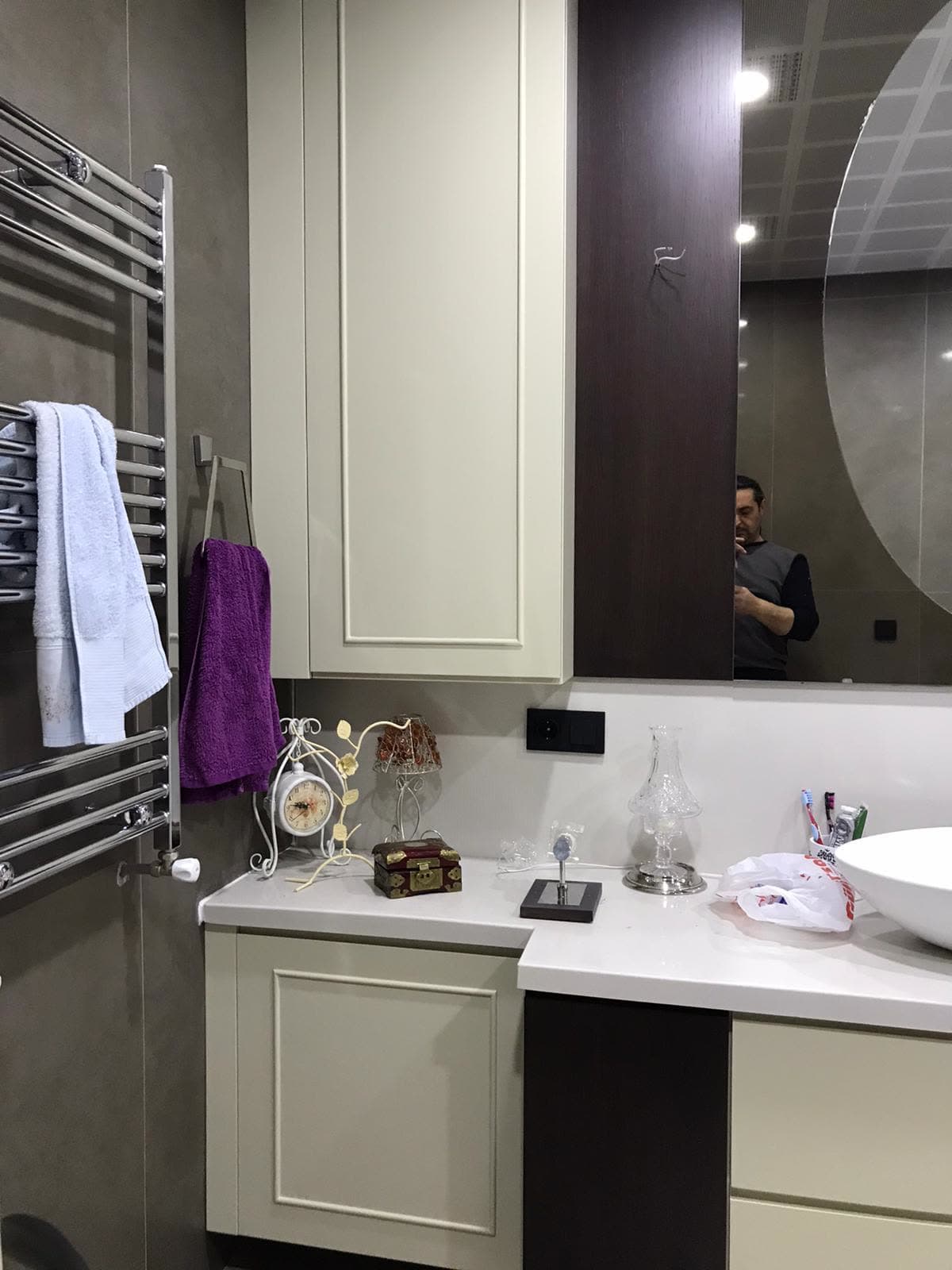 Banyo lavabo dolabı ve havluluk