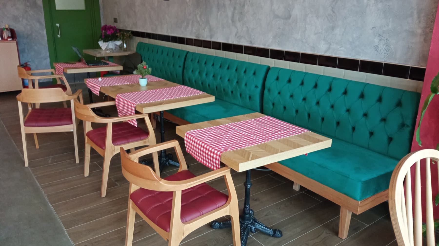 Kafe oturma düzeni ve özel üretim mobilyalar